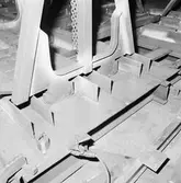 Arbete med krigsbroar i plåtverkst.