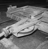 Släde till slipdragning i g:a motorverkst.