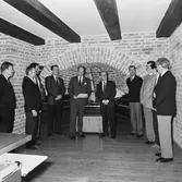 FMV överlämnar kvalitetscertifikat till VD H. Hedman