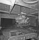 Lyft av motor till båt nr 1 Singapore fartyget