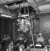 Lyft av motor till båt nr 1 Singapore fartyget