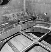 Lyft av motor till båt nr 1 Singapore fartyget