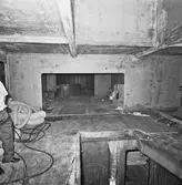 Lyft av motor till båt nr 1 Singapore fartyget