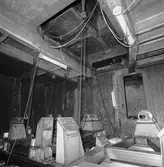 Lyft av motor till båt nr 1 Singapore fartyget