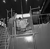 Lyft av motor till maskinrum Nyb 435 Singapor