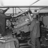 Lyft av motor till maskinrum Nyb 435 Singapor