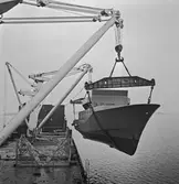 Lyft av Nyb 438 Singapore till transportbåt