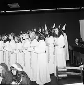 Lucia i matsalen och kontorshuset