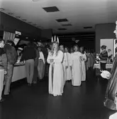 Lucia i matsalen och kontorshuset