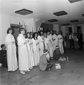 Lucia i matsalen och kontorshuset