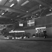 Besökande från Singapor vid Nyb 438 i plastverkst.