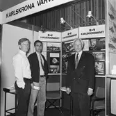 Personal från Tele vid uställningsskärm (Enköping)