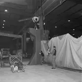 Montering av ny svetsrobot i plåtverkst.