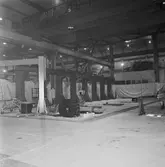 Montering av ny svetsrobot i plåtverkst.