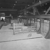 Montering av ny svetsrobot i plåtverkst.