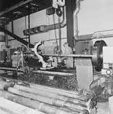 Arbetsbilder vid svarv i maskinverkst