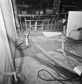 Oreda på verkstadsgolvet i plåt och svetsverkst.