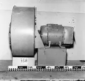 El.sekt. fotografering av motorer i förråd