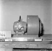 El.sekt. fotografering av motorer i förråd