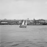 Karlskronakryssaren sjösättning och under segel ext