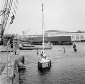 Karlskronakryssaren sjösättning och under segel ext