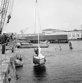 Karlskronakryssaren sjösättning och under segel ext