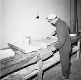 Segelbåten Viggen under arbete i båtverkstan