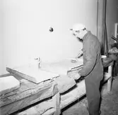 Segelbåten Viggen under arbete i båtverkstan