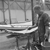 Segelbåten Viggen under arbete i båtverkstan