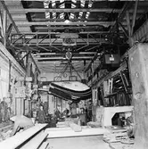 Lyft av roder i maskinverkstan