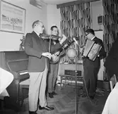 Personalen på huvudkontoret (flyttkalas)