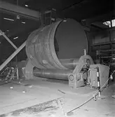 Arbete i rullbockningsmaskin i plåtverkstan