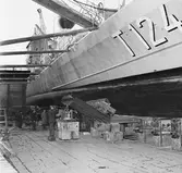 Lyft av T 124 i docka 1