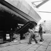 Lyft av T 124 i docka 1