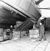 Lyft av T 124 i docka 1