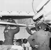 Lyft av motor från maskinrum på T 126