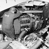 Lyft av motor från kaj till maskinrum T 126