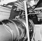 Lyft av motor från kaj till maskinrum T 126