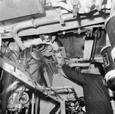 Lyft av motor från kaj till maskinrum T 126