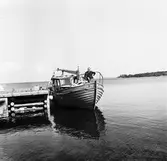 Segelbåten Viggen och L 32 till sjöss