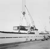 Lyft av akterstäv från verkstadskajen M/s Garm