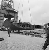 Lyft av bottensektion på verkstadskaj