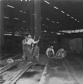 Gjutning av golvet i plåt och svetsverkstan