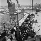 Lyft av absorptionstorn i 100 tons kranen