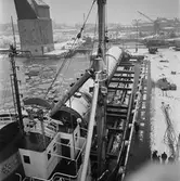 Lyft av absorptionstorn i 100 tons kranen