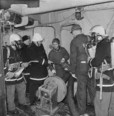 Övning med marinen och varvets brandkår