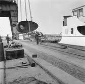 Lyft av bottensektion å 100-tonskranen