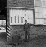 Gunnar Kristell vid olycksfallstavlan