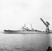 Kryssaren Latore vid verkstadskajen