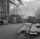 Int av plåt och svets oreda med kablar